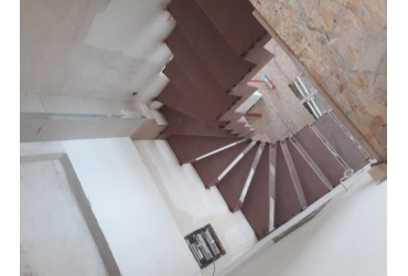 Κατασκευή Μεταλικής Σκάλας